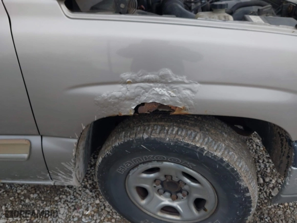 2003 Chevrolet Silverado 1500 LS with VIN 2GCEC19X731325983, listed as a IAAI auction lot 41482990 with 149,924 mi miles. Bid and sale history available at carsss.com. Image 6.