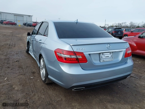 2013 Mercedes-Benz E-Class E 350 Luxury with VIN WDDHF8JB5DA678944, listed as a IAAI auction lot 41208242 with 101,834 mi miles. Bid and sale history available at carsss.com. Image 3.