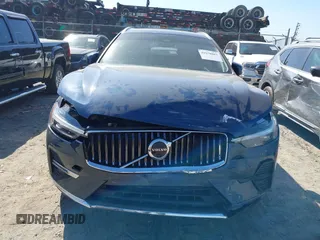 2023 Volvo XC60 Ultimate Bright Theme z VIN YV4L12DF2P1369254, wystawiony jako IAAI lot #41678883 z przebiegiem 24 881 mil mil oraz . Historia ofert i sprzedaży dostępna na DreamBid. Obrazek 12.
