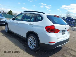 2015 BMW X1 xDrive28i with VIN WBAVL1C50FVY31341, listed as a IAAI auction lot 42048460 with 1 mi miles. Bid and sale history available at carsss.com. Image 3.
