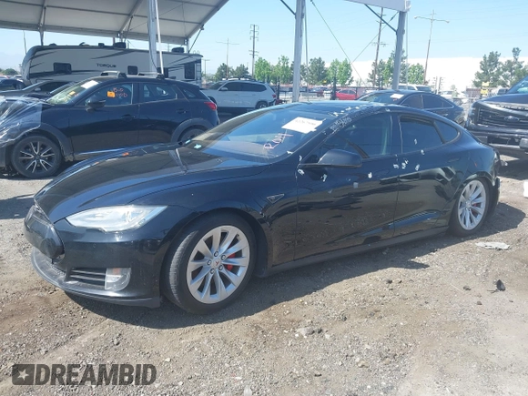 2014 Tesla Model S 60 z VIN 5YJSA1H13EFP42250, wystawiony jako IAAI lot #42267590 z przebiegiem 196 142 mil mil oraz . Historia ofert i sprzedaży dostępna na DreamBid. Obrazek 18.