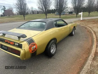 1974 Dodge Charger z VIN WH23G4A119876, wystawiony jako Copart lot #47498885 z przebiegiem 17 505 mil mil oraz Czysty tytuł • Clean title. Historia ofert i sprzedaży dostępna na DreamBid. Obrazek 4.