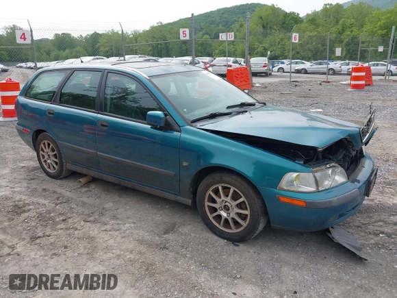 2001 Volvo V40 z VIN YV1VW29531F656295, wystawiony jako IAAI lot #42280990 z przebiegiem 175 196 mil mil oraz . Historia ofert i sprzedaży dostępna na DreamBid. Obrazek 1.