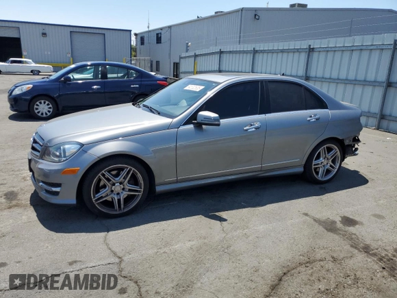 2014 Mercedes-Benz C 350 Sport с VIN WDDGF5HB3EA946049, выставлен на аукционе Copart как лот 64132535 с пробегом 122 937 миль миль и Списание • Salvage title. История ставок и продаж доступна на DreamBid. Изображение 1.