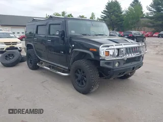 2006 Hummer H2 z VIN 5GRGN23U26H119476, wystawiony jako IAAI lot #42389980 z przebiegiem 223 949 mil mil oraz . Historia ofert i sprzedaży dostępna na DreamBid. Obrazek 1.