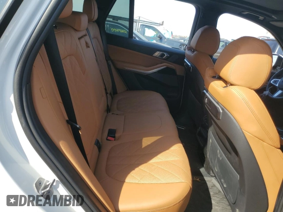 2024 BMW X5 xDrive40i z VIN 5UX23EU02R9T40376, wystawiony jako Copart lot #53941995 z przebiegiem 40 390 mil mil oraz Szkoda całkowita • Salvage title. Historia ofert i sprzedaży dostępna na DreamBid. Obrazek 11.