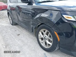 2020 Kia Soul LX with VIN KNDJ23AU2L7720185, listed as a IAAI auction lot 41796717 with 69,635 mi miles. Bid and sale history available at carsss.com. Image 6.