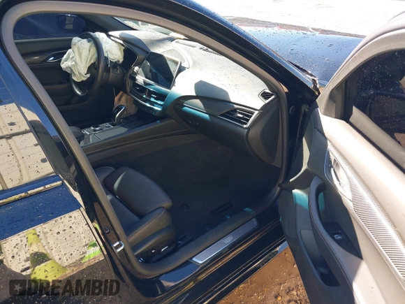 2024 Cadillac CT5 Sport z VIN 1G6DP5RK3R0127419, wystawiony jako IAAI lot #41392902 z przebiegiem 17 829 mil mil oraz . Historia ofert i sprzedaży dostępna na DreamBid. Obrazek 5.