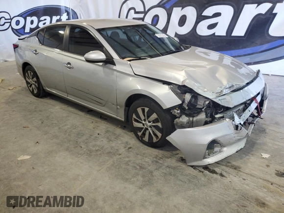 2019 Nissan Altima 2.5 S with VIN 1N4BL4BV7KC239696, listed as a Copart auction lot 86269424 with 136,724 mi miles and Clean Title. Bid and sale history available at carsss.com. Image 4.