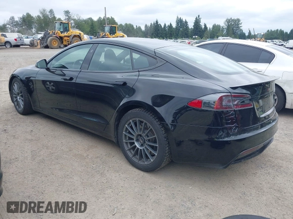 2021 Tesla Model S Plaid with VIN 5YJSA1E62MF447509, listed as a IAAI auction lot 42509281 with 32,372 mi miles and . Bid and sale history available at DreamBid. Image 3.