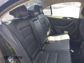 2013 Volkswagen Jetta SE z VIN 3VWDP7AJ7DM311471, wystawiony jako IAAI lot #42574345 z przebiegiem 81 760 mil mil oraz . Historia ofert i sprzedaży dostępna na DreamBid. Obrazek 8.
