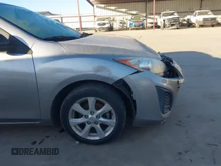 2011 Mazda 3 i Touring z VIN JM1BL1VG6B1435453, wystawiony jako IAAI lot #41740142 z przebiegiem 162 188 mil mil oraz . Historia ofert i sprzedaży dostępna na DreamBid. Obrazek 14.