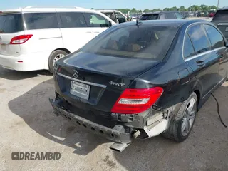 2012 Mercedes-Benz C 300 Sport с VIN WDDGF8BB0CR194061, выставлен на аукционе IAAI как лот 42309322 с пробегом 100 508 миль миль и . История ставок и продаж доступна на DreamBid. Изображение 6.