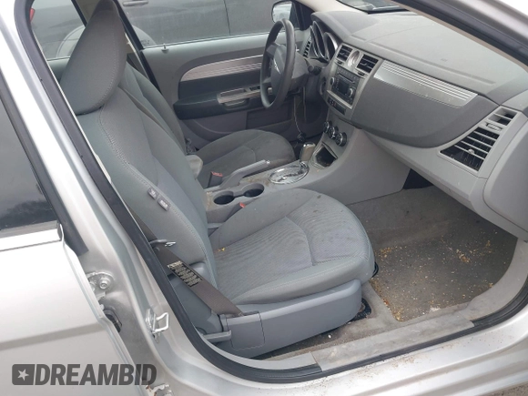 2007 Chrysler Sebring Touring z VIN 1C3LC56K27N567578, wystawiony jako IAAI lot #41507319 z przebiegiem 181 390 mil mil oraz . Historia ofert i sprzedaży dostępna na DreamBid. Obrazek 5.
