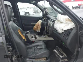 2011 Ford Escape XLT with VIN 1FMCU0D71BKA19572, listed as a IAAI auction lot 41226720 with 1 mi miles. Bid and sale history available at carsss.com. Image 5.