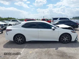 2022 Toyota Camry SE with VIN 4T1G11AK9NU659417, listed as a IAAI auction lot 41733094 with 74,054 mi miles. Bid and sale history available at carsss.com. Image 13.