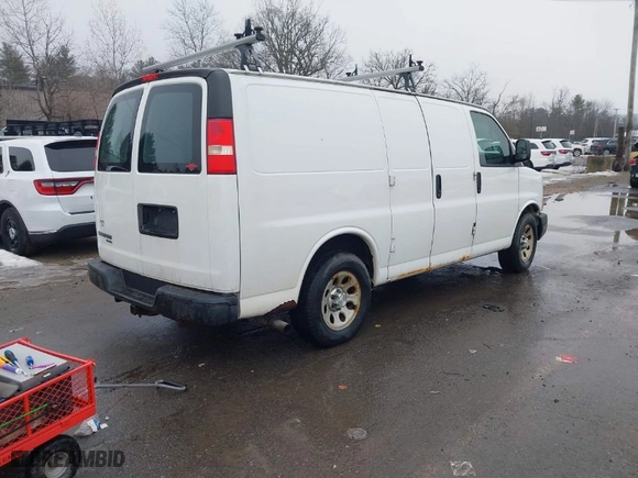 2014 Chevrolet Express Cargo Van with VIN 1GCSGAFX6E1190872, listed as a IAAI auction lot 41680338 with 185,236 mi miles. Bid and sale history available at carsss.com. Image 4.