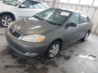 2007 Toyota Corolla CE z VIN 2T1BR32E87C749279, wystawiony jako IAAI lot #42654260 z przebiegiem 210 509 mil mil oraz . Historia ofert i sprzedaży dostępna na DreamBid. Obrazek 2.