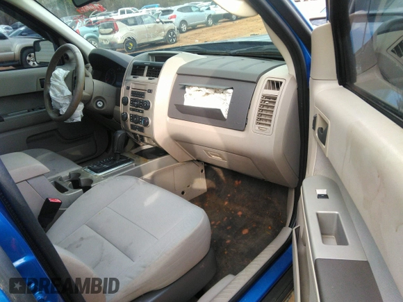 2011 Ford Escape XLT z VIN 1FMCU9DG8BKB22458, wystawiony jako IAAI lot #41134299 z przebiegiem 167 475 mil mil oraz . Historia ofert i sprzedaży dostępna na DreamBid. Obrazek 5.