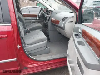 2009 Chrysler Town & Country Touring with VIN 2A8HR54159R555885, listed as a IAAI auction lot 41860214 with 207,410 mi miles. Bid and sale history available at carsss.com. Image 5.
