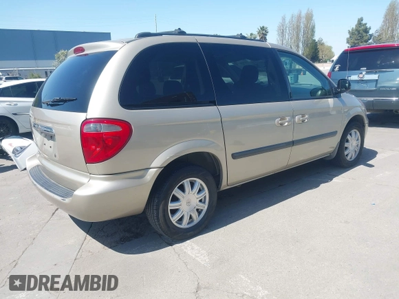 2005 Chrysler Town & Country with VIN 1C4GP45R25B370709, listed as a IAAI auction lot 42034770 with 147,675 mi miles. Bid and sale history available at carsss.com. Image 4.