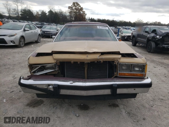 1987 Ford Crown Victoria z VIN 2FABP79F7HX228617, wystawiony jako Copart lot #82165434 z przebiegiem 99 456 mil mil oraz Szkody całkowita. Historia ofert i sprzedaży dostępna na DreamBid. Obrazek 5.