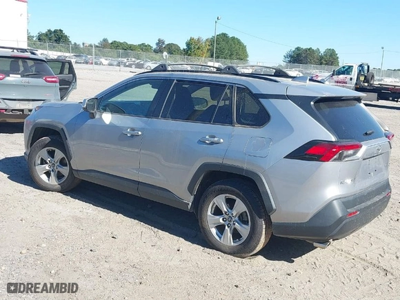 2019 Toyota RAV4 XLE with VIN JTMW1RFV9KD015154, listed as a IAAI auction lot 40571484 with 1 mi miles. Bid and sale history available at carsss.com. Image 3.
