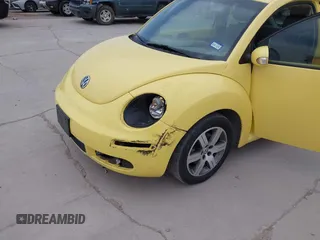 2006 Volkswagen New Beetle Coupe with VIN 3VWRR31C06M415572, listed as a IAAI auction lot 41979588 with 76,044 mi miles. Bid and sale history available at carsss.com. Image 5.