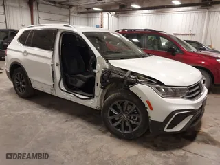 2022 Volkswagen Tiguan SE with VIN 3VV2B7AX4NM077645, listed as a IAAI auction lot 41441603 with 31,782 mi miles. Bid and sale history available at carsss.com. Image 1.