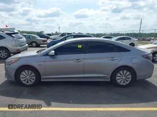 2016 Hyundai Sonata Hybrid SE with VIN KMHE24L15GA039176, listed as a IAAI auction lot 42135751 with 135,592 mi miles. Bid and sale history available at carsss.com. Image 14.