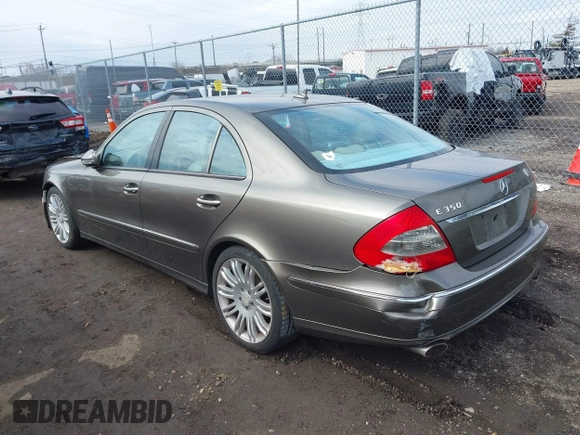 2008 Mercedes-Benz E 350 Luxury z VIN WDBUF56X88B227792, wystawiony jako IAAI lot #41652254 z przebiegiem 117 976 mil mil oraz . Historia ofert i sprzedaży dostępna na DreamBid. Obrazek 3.