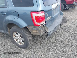 2010 Ford Escape Limited z VIN 1FMCU9EG5AKD30214, wystawiony jako IAAI lot #42014684 z przebiegiem 153 360 mil mil oraz . Historia ofert i sprzedaży dostępna na DreamBid. Obrazek 6.