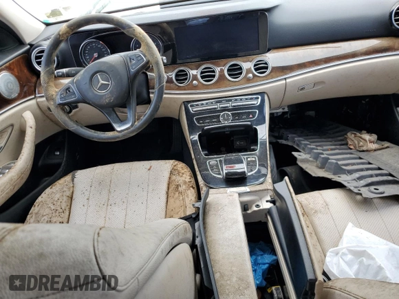 2017 Mercedes-Benz E 300 Luxury z VIN WDDZF4KB3HA076755, wystawiony jako Copart lot #56703125 z przebiegiem Nie podano mil oraz Czysty tytuł • Clean title. Historia ofert i sprzedaży dostępna na DreamBid. Obrazek 8.