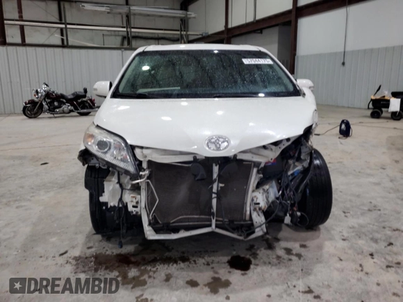 2014 Toyota Sienna Limited z VIN 5TDDK3DC1ES086604, wystawiony jako Copart lot #57044175 z przebiegiem 152 326 mil mil oraz Nie do naprawy • Non repairable. Historia ofert i sprzedaży dostępna na DreamBid. Obrazek 5.