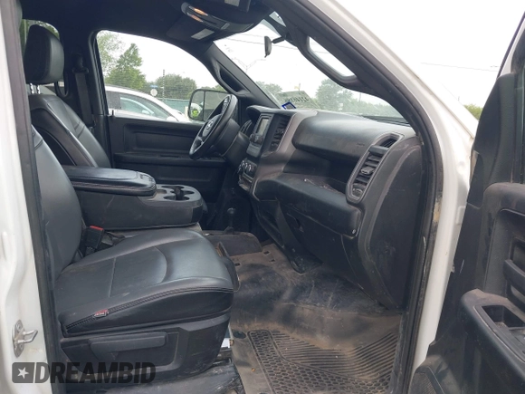 2022 Ram 2500 Tradesman with VIN 3C6UR5CJXNG204016, listed as a IAAI auction lot 42146186 with 105,216 mi miles. Bid and sale history available at carsss.com. Image 5.