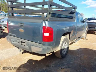 2008 Chevrolet Silverado 1500 LT w/1LT with VIN 2GCEC19J281258809, listed as a IAAI auction lot 40894258 with 297,614 mi miles. Bid and sale history available at carsss.com. Image 4.