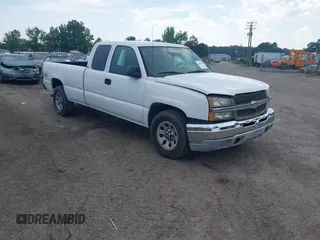 2005 Chevrolet Silverado 1500 LS z VIN 1GCEK19T85E297645, wystawiony jako IAAI lot #42651078 z przebiegiem 108 723 mil mil oraz . Historia ofert i sprzedaży dostępna na DreamBid. Obrazek 1.
