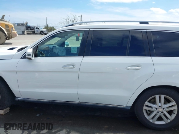 2015 Mercedes-Benz GL-Class GL 450 with VIN 4JGDF6EEXFA597082, listed as a IAAI auction lot 41882798 with 94,340 mi miles. Bid and sale history available at carsss.com. Image 14.
