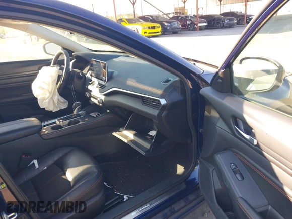 2019 Nissan Altima 2.5 SR with VIN 1N4BL4CV2KN319426, listed as a IAAI auction lot 40690601 with 98,875 mi miles. Bid and sale history available at carsss.com. Image 5.