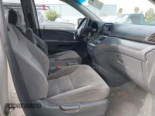 2005 Honda Odyssey LX with VIN 5FNRL38245B024753, listed as a IAAI auction lot 41839673 with 292,563 mi miles. Bid and sale history available at carsss.com. Image 5.