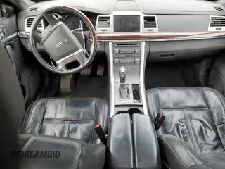 2010 Lincoln MKS z VIN 1LNHL9DR4AG604503, wystawiony jako Copart lot #56395235 z przebiegiem Nie podano mil oraz Nie do naprawy • Non repairable. Historia ofert i sprzedaży dostępna na DreamBid. Obrazek 8.