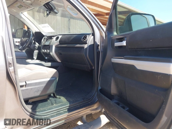 2018 Toyota Tundra 2WD SR5 with VIN 5TFEY5F19JX229779, listed as a IAAI auction lot 41718984 with 272,351 mi miles. Bid and sale history available at carsss.com. Image 5.
