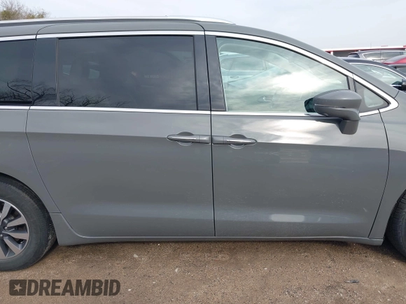 2021 Chrysler Pacifica Hybrid Touring L z VIN 2C4RC1L78MR596371, wystawiony jako IAAI lot #39993913 z przebiegiem 64 830 mil mil oraz . Historia ofert i sprzedaży dostępna na DreamBid. Obrazek 13.