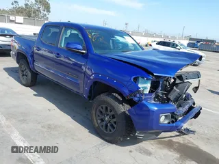 2022 Toyota Tacoma SR5 z VIN 3TMAZ5CN4NM179095, wystawiony jako IAAI lot #42516243 z przebiegiem 54 582 mil mil oraz . Historia ofert i sprzedaży dostępna na DreamBid. Obrazek 1.
