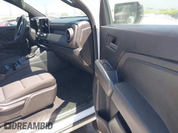 2023 Chevrolet Colorado 2WD Work Truck с VIN 1GCGSBEC3P1133430, выставлен на аукционе IAAI как лот 42001554 с пробегом 26 572 миль миль и . История ставок и продаж доступна на DreamBid. Изображение 5.
