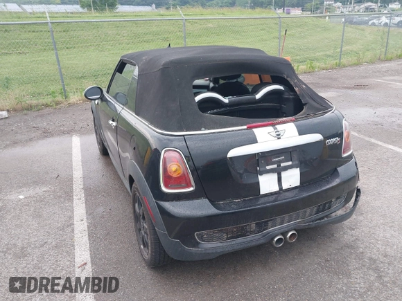 2010 MINI Convertible S z VIN WMWMS3C51ATY51760, wystawiony jako IAAI lot #42419015 z przebiegiem 86 437 mil mil oraz . Historia ofert i sprzedaży dostępna na DreamBid. Obrazek 3.