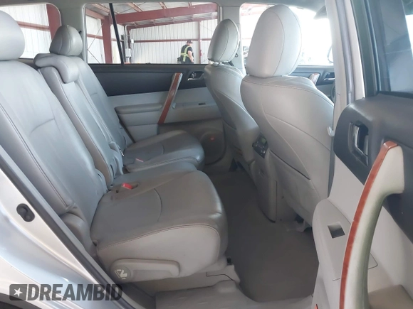 2010 Toyota Highlander Limited with VIN 5TDYK3EH5AS004136, listed as a IAAI auction lot 42520903 with 174,822 mi miles and . Bid and sale history available at DreamBid. Image 8.
