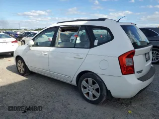 2007 Kia Rondo LX with VIN KNAFG525877088869, listed as a Copart auction lot 81539624 with 136,588 mi miles and Clean Title. Bid and sale history available at carsss.com. Image 2.