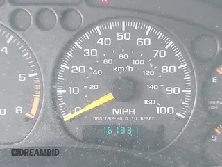 1998 GMC Jimmy SLT with VIN 1GKDT13W1W2521468, listed as a IAAI auction lot 41819921 with 161,931 mi miles. Bid and sale history available at carsss.com. Image 7.