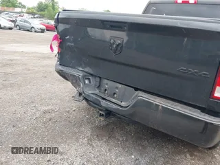 2018 Ram 1500 Tradesman z VIN 1C6RR7FT5JS320998, wystawiony jako IAAI lot #42262904 z przebiegiem 257 480 mil mil oraz . Historia ofert i sprzedaży dostępna na DreamBid. Obrazek 6.
